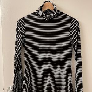 Uniqlo Heattech turtleneck top